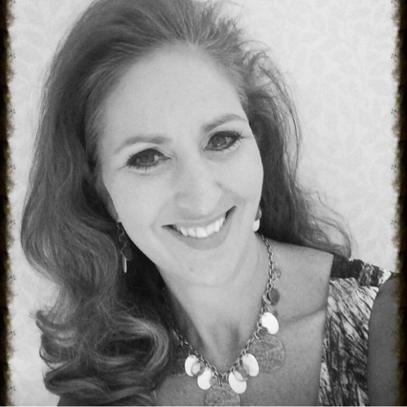 Meet your Posher, Tyna - Picture 2 of 2